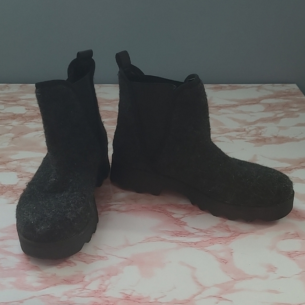 GUC Aerosoles Swallow Pull-on Gray Fabric Boots Sz 11M